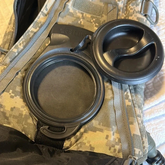 Camelbak camo hydration pack - Picture 7 of 7